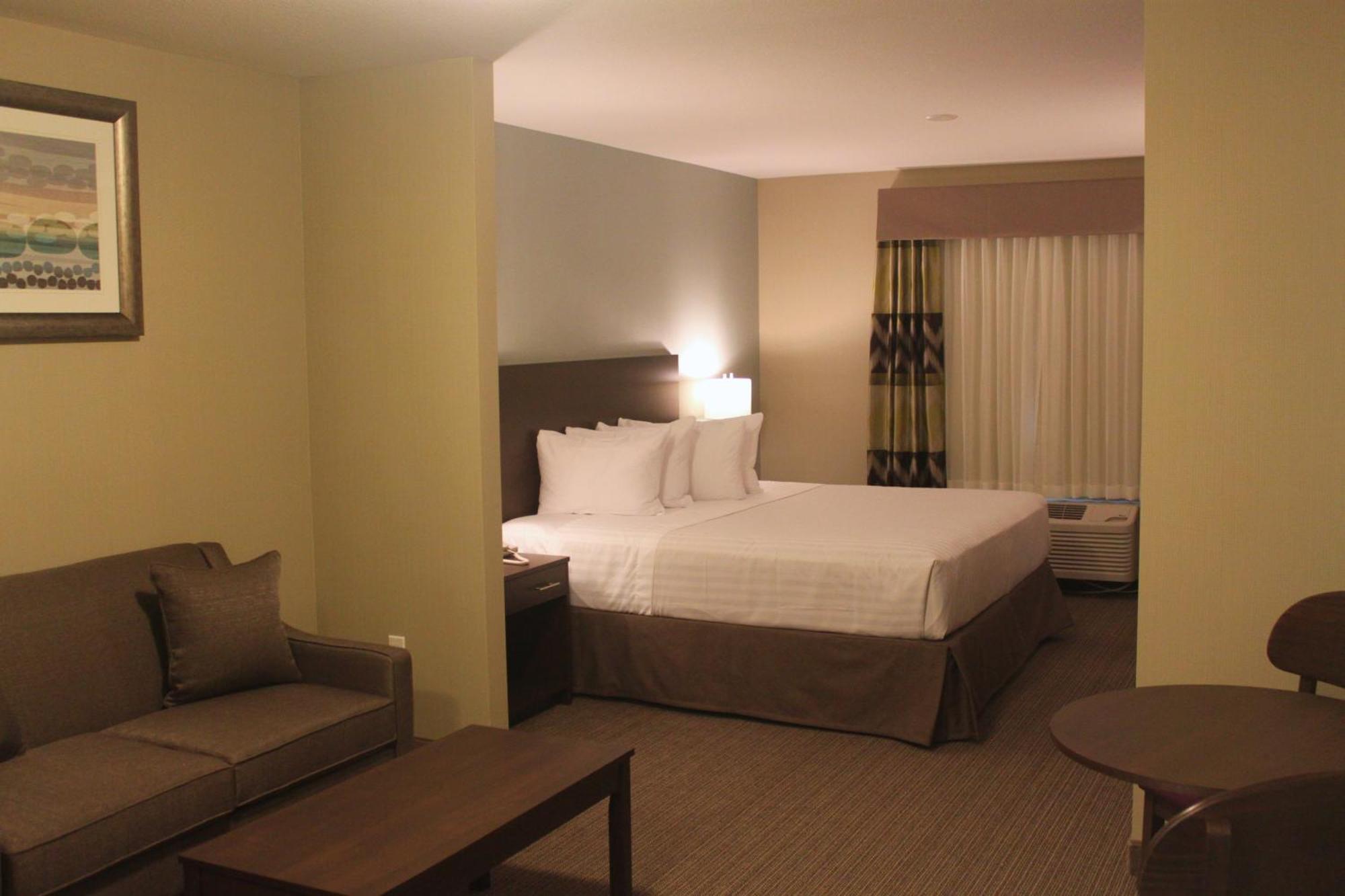Meridian Inn & Suites Lloydminster Ngoại thất bức ảnh