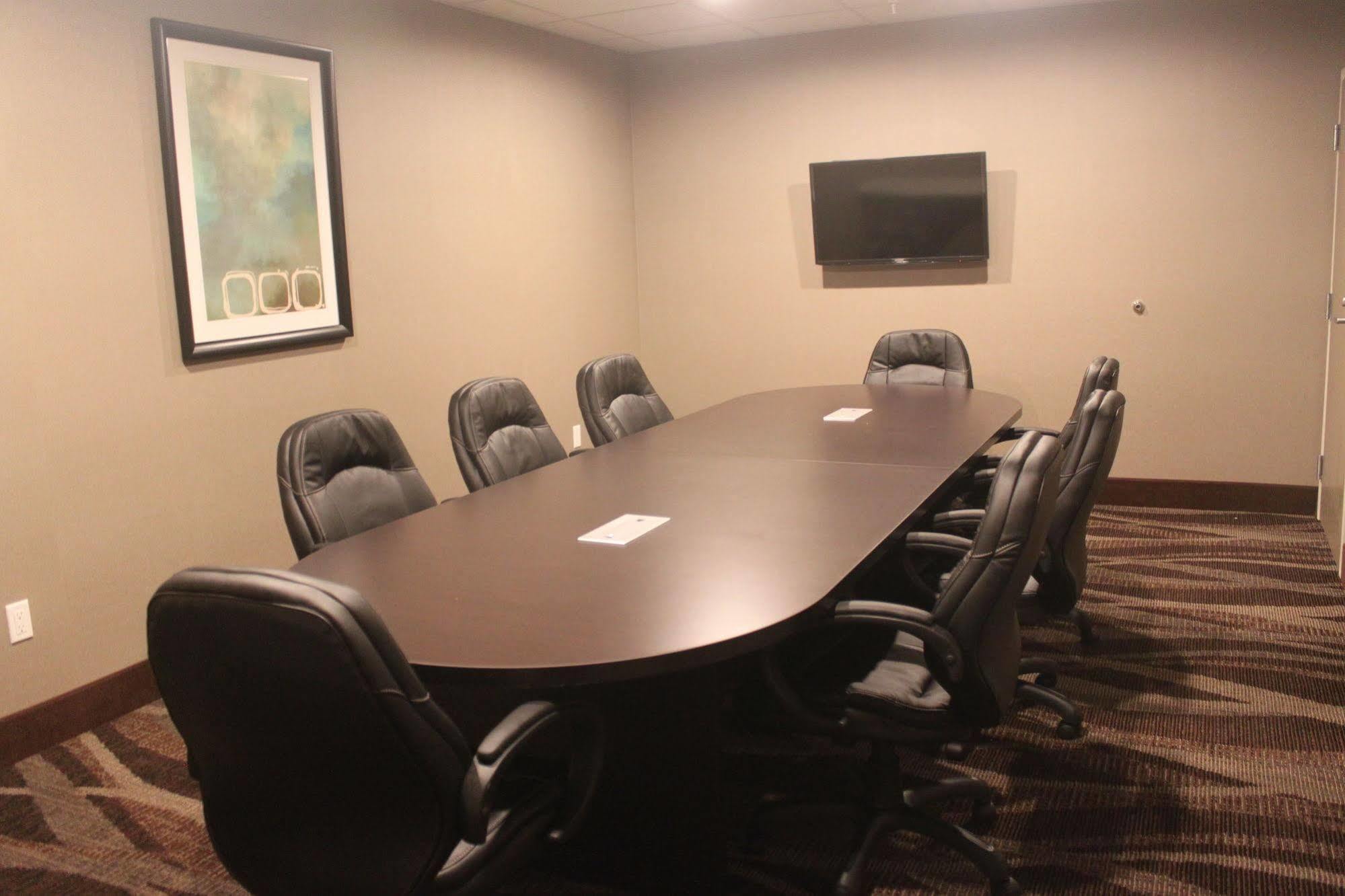 Meridian Inn & Suites Lloydminster Ngoại thất bức ảnh